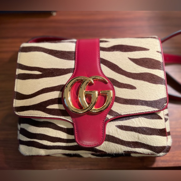 GUCCI Arli Tiger Print Medium Shoulder Bag - Picture 8 of 12